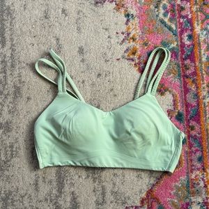 Lululemon like a cloud bra